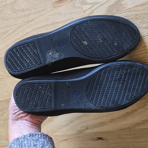 Rothys the flat in black,  size 7.5 - Picture 3 of 5